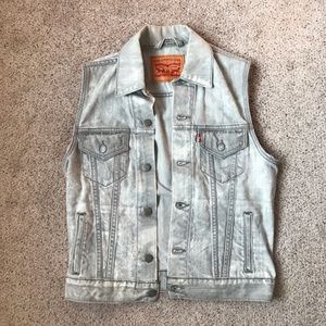 Levi’s Grey Denim Vest Sz Small